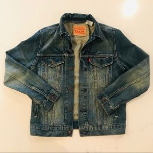 Levi’s Men’s Jean Jacket Size Medium